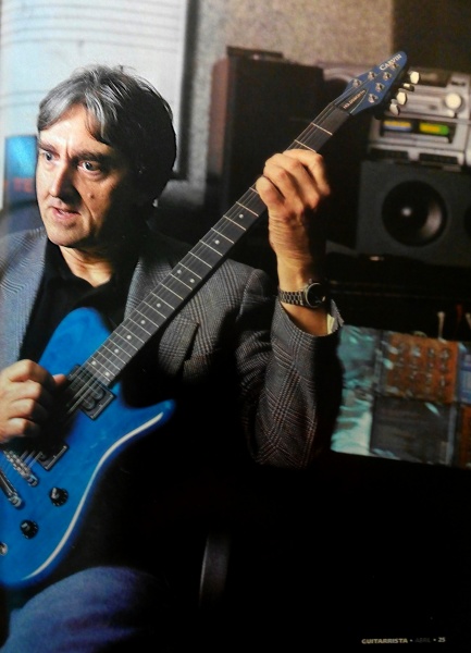 File:AH Guitarrista00-04.jpg