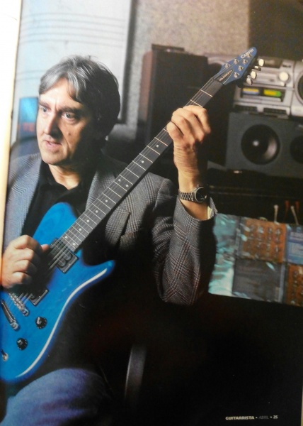File:AH Guitarrista00-02.jpg